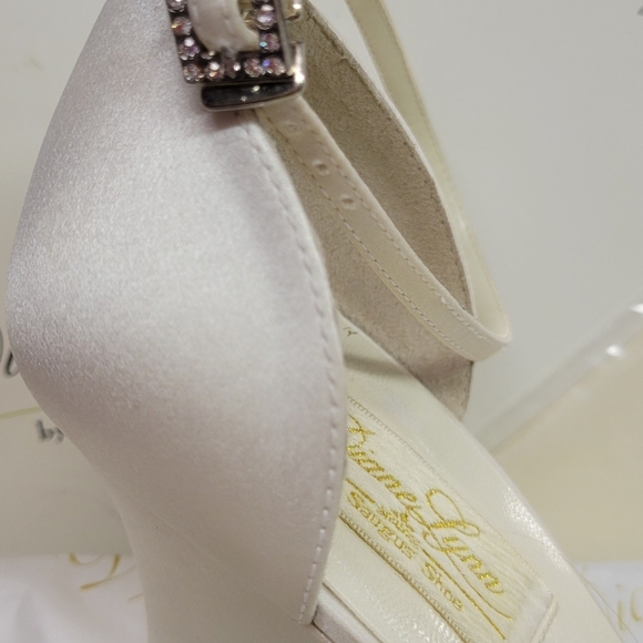 Diane Lynn by Saugus Shoe White Silk 7B - Picture 3 of 10